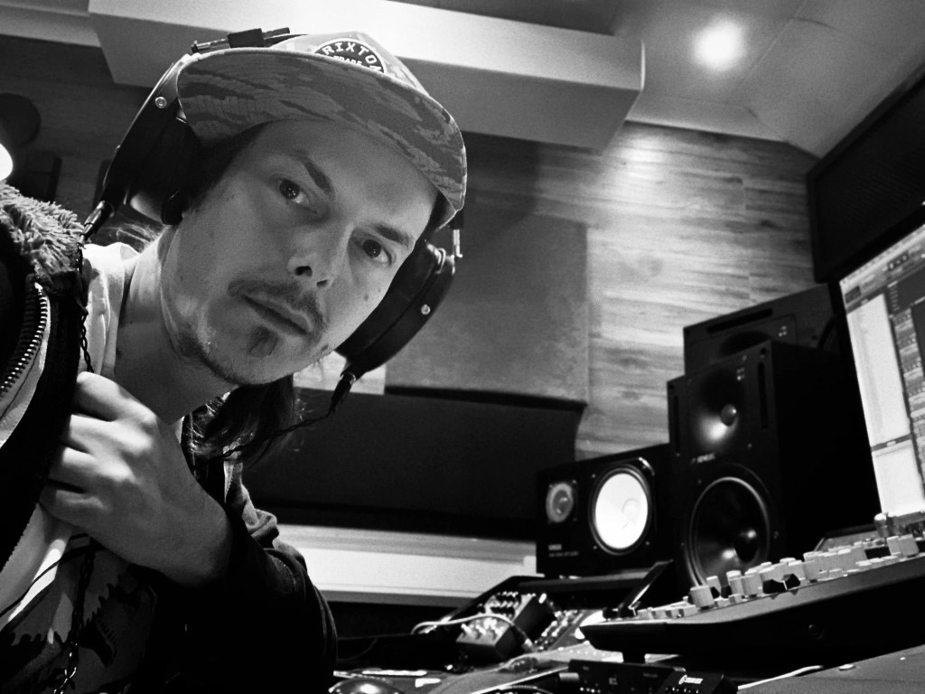 label sleep token - portrait de Carl Bown le dernier producteur de Sleep Token