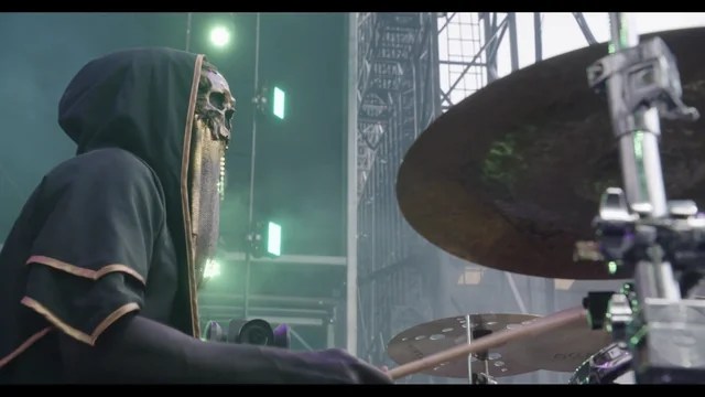 II back to the beginning - II à la batterie au festival Back to the Beginning