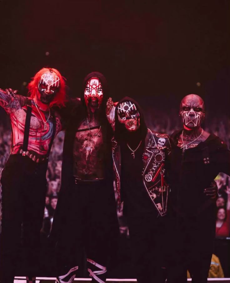 sleep token europe - photo du groupe après leur concert à la Wembley Arena