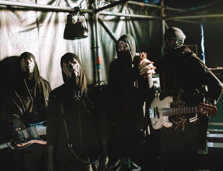 sleep token europe - photo du groupe dans les backstages