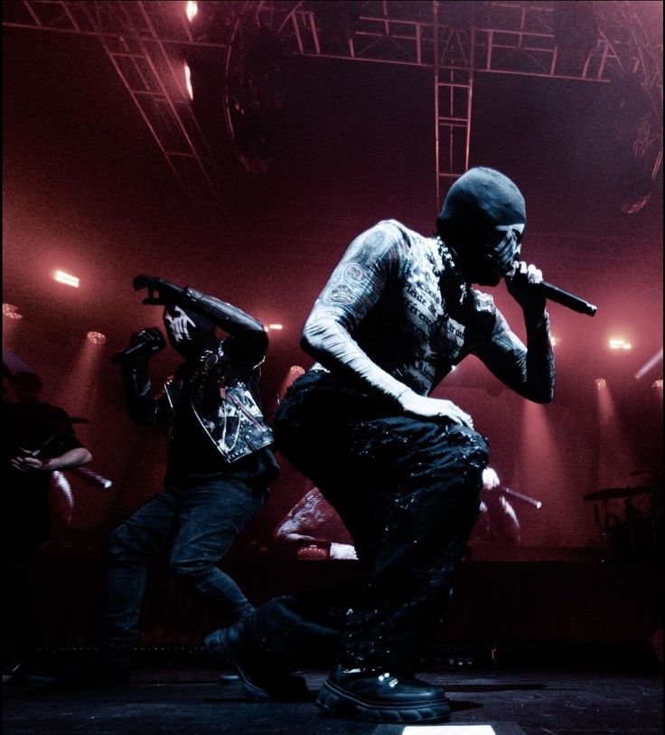 sleep token metal uk - IV et Oly Sykes de BMTH sur scène