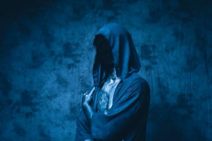 sleep token reve - Vessel avec une capuche, visage invisable